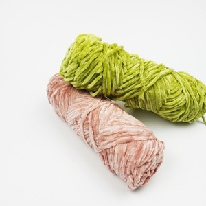 Qianxiao Super doux moelleux velours <span class=keywords><strong>fil</strong></span> Polyester main <span class=keywords><strong>Crochet</strong></span> chapeau pull écharpe tricot brillant <span class=keywords><strong>Chenille</strong></span> velours <span class=keywords><strong>fil</strong></span> - Product Image 3