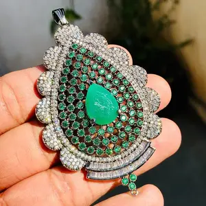 Orecchini con collana di diamanti e smeraldo ispirati alla regina reale Set di gioielli completi realizzati in argento regali di lusso per lei fatti a mano