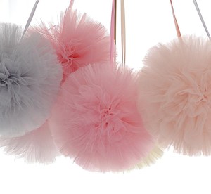 Décor de boule de pompon en tulle pour mariage et maison pour décoration de maison de bébé et fournitures de fête - Product Image 3