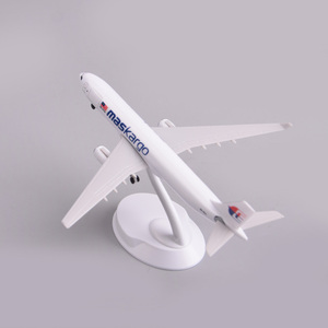 โมเดลเครื่องบินมาเลเซียมาสคาร์โก้ แอร์บัส <span class=keywords><strong>A330</strong></span> ขนาด 20 ซม. สเกล 1/<span class=keywords><strong>300</strong></span> ของตกแต่งโต๊ะทำงาน - Product Image 5