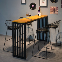 Ensemble de table de bar moderne en bambou nordique avec cadre en fer, à poser au mur, à pieds hauts, pour la maison et les restaurants