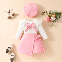 Ensemble Noël Doux pour Filles : Béret à Grand Nœud, Haut à Manches Longues et Jupe Bordée de Velours – Collection Automne/Hiver