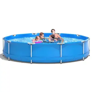 Piscina exterior con estructura metálica sobre el suelo para niños, piscina familiar