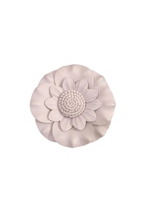 Elegante ramillete de Camelia de 10,5 cm y broche horquilla pequeña fragante en forma de flor de PU joyería accesorio grande para ropa - Product Image 5
