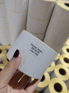 Etiquetas Adhesivas de Papel Térmico con Base Amarilla para Etiquetas de Código de Barras Personalizadas para Uso Agrícola - Product Image 6