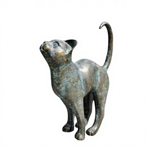 Sculpture de chat en métal coulé à la main, finition patine verte antique, style vintage, statue de chat pour la décoration de jardin et de pelouse - Product Image 1