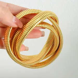 High End 18k altın kaplama su geçirmez bileklik kararmaz ücretsiz üç katmanlı çapraz yılan zincir paslanmaz çelik elastik kadın bilezik