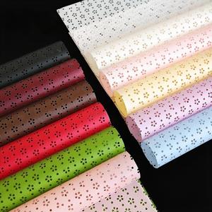 Nouveauté mode, vente chaude, <span class=keywords><strong>papier</strong></span> fleuri en plastique opaque coréen pour fleuriste, revêtement PVC unilatéral - Product Image 1
