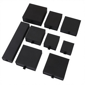 Emballage coulissant personnalisé haut de gamme avec logo estampé à chaud or, en carton noir mat, doublure en éponge, recyclable et fermeture magnétique - Product Image 3