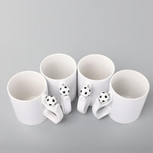 Rubysub M008 <span class=keywords><strong>tasse</strong></span> en céramique de vente chaude <span class=keywords><strong>tasse</strong></span> de poignée de Football <span class=keywords><strong>personnalisée</strong></span> 11oz poignée spéciale Sublimation blanc tasses de sport blanc - Product Image 3
