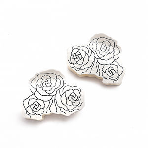 Barrettes à cheveux en acétate gravées de fleurs de style japonais et coréen, accessoires de cheveux classiques, design personnalisé, vente en gros disponible. - Product Image 3