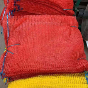 Sac en maille Raschel rouge pour fruits et légumes avec cordon de serrage, matériau PP Leno, 50x80cm, tricotage circulaire - Product Image 1