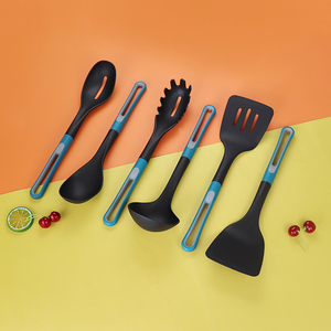 Juego de Utensilios de Cocina de Alta Calidad de 6 Piezas con Mangos de Nailon Plástico para Utensilios Antiadherentes para Cocinar en la Cocina - Product Image 5