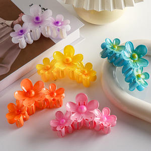 Pince à cheveux élégante extra large en forme de fleur, dégradé de couleurs, pince à cheveux en plastique monobloc à trois fleurs - Product Image 1