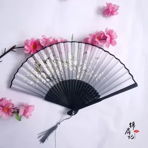 Abanico Plegable Portátil de Bambú Estilo Chino, Tallado con Arte Folclórico y Decoración Impresa para Fiestas - Product Image 3