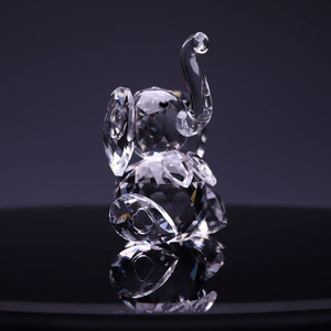 Figurines d'éléphants en cristal en gros d'usine, sculptures miniatures d'animaux en verre pour cadeaux de mariage - Product Image 5