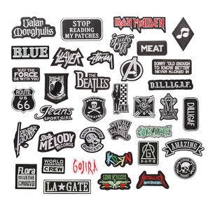 Gepersonaliseerde custom wit-zwarte punk slogan varsity jack met motor thema, strijkbaar borduurwerk, rockband logo patches - Product Image 1