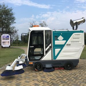 Nouvelle machine de nettoyage routier électrique autotractée 48V, efficace, avec 6 brosses latérales, batterie 200Ah et réservoir d'eau de 800L - Product Image 3
