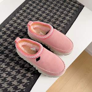 Bottes de neige en peau de mouton pour femmes Factory Fashion Uggs, avec doublure en velours et en vraie laine, semelle épaisse, pour femmes et hommes - Product Image 4