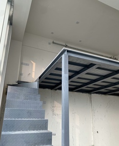 ฉากกั้นศิลปะตกแต่งสแตนเลส 5 ชั้น สำหรับเก็บสินค้า ป้องกันการกัดกร่อนบนชั้นวางและชั้นวางแบบซ้อน - Product Image 5