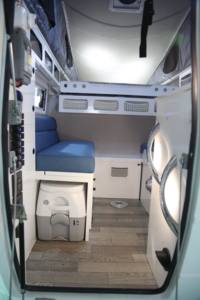 Module de camping escamotable pour pick-up, 3 couchages, avec douche, toilettes, cuisine, réfrigérateur et panneaux solaires - Product Image 3