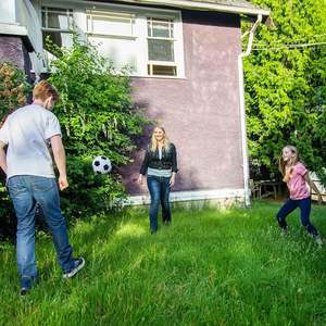 Özelleştirilebilir yumuşak peluş futbol topu yastık kabarık kumaş futbol yastık işlemeli Logo ile ODM pamuk stres kabartma çanta - Product Image 4