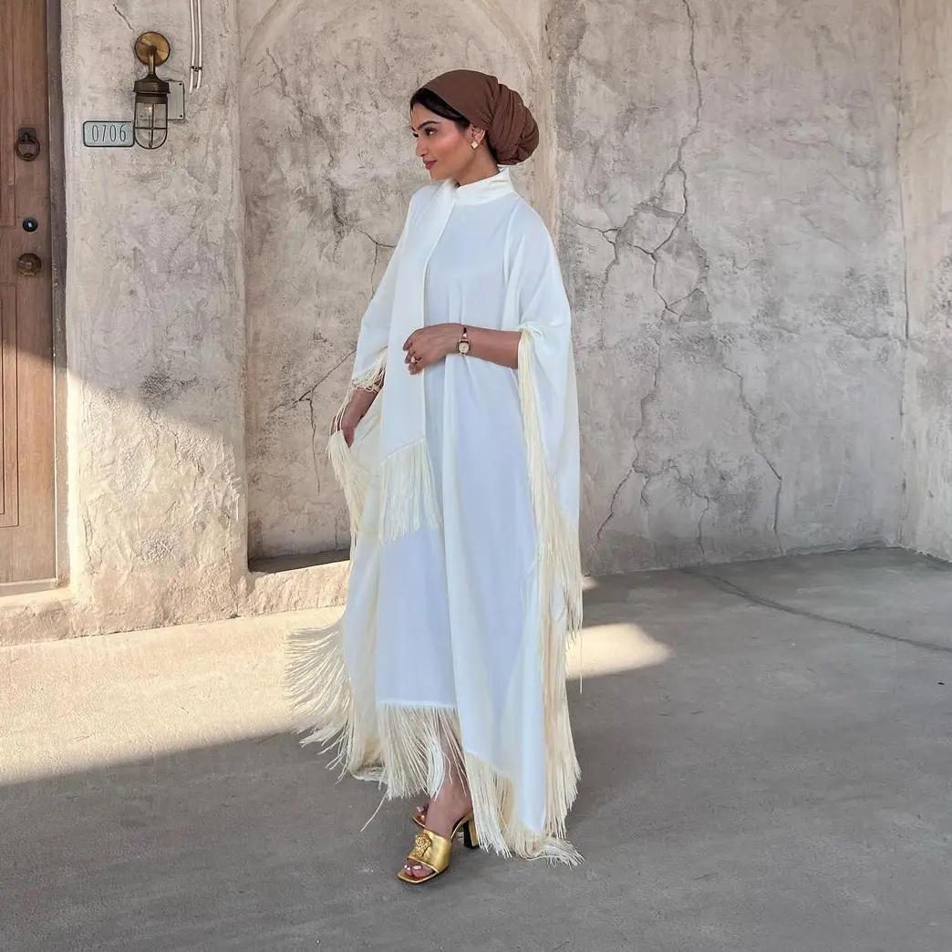 Groothandel Turkse Eid Dubai Abaya Kimono Bescheiden Jurk Islamitische Kleding Vrouwen Moslim Jurk Abaya Vlinder Mouw Kwastjes Kaftan
