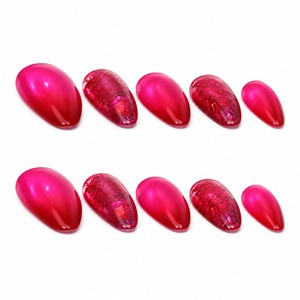 24 Uñas Postizas Rojas con Efecto Ojo de Gato, Forma Almendrada, Cobertura Total, Brillantes, con Pegamento para Uso Diario - Product Image 3