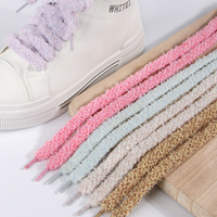 Lacets de chaussures personnalisés de haute qualité en peluche plate et moelleuse, dentelés, style décontracté, lacets de chaussures tendance et duveteux avec lacets
