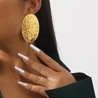 Boucles d'oreilles ovales en alliage exagéré de style simple Boucle d'oreille de mode métallique géométrique texturée pour femme