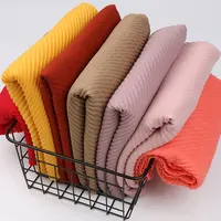 Venda quente mulheres lenços muçulmanos longo xale cor sólida de algodão rugas dobra o lenço hijab