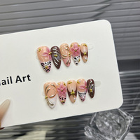 TSZS Faux Ongles à Presser de Luxe Faits Main, Amande Sculptée 3D Florale, avec Perles et Clous Dorés, French Manucure, Vente en Gros