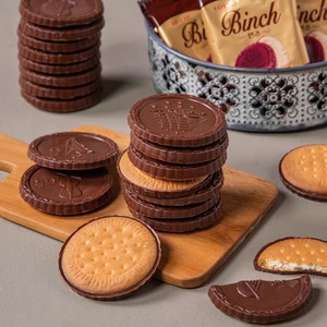 Bocadillos coreanos Lottes Binch Galleta de chocolate Bocadillos exóticos Venta al por mayor Galletas de sándwich de fresa 102G - Product Image 4