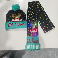 Enfants et Adultes LED Glow Santa Claus Hat Acrylique Fibre Chaud Clignotant Chapeau avec Écharpe pour les Fêtes Décorations de Noël