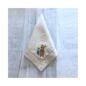 Serviettes en tissu de coton et de papier faites à la main classiques pour les repas de fête de mariage et les événements Linge de table intemporel pour une utilisation en avion - Product Image 1