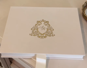 Invitación de Boda de Lujo en Caja de Terciopelo Blanco, con Sello Personalizado en Dorado, Diseño de Acuarela, con Cinta y Borla, Tarjetas RSVP - Product Image 2