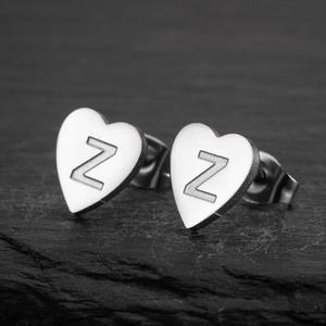 Pendientes geométricos simples en forma de corazón chapados en cobre para mujer, estilo vintage, 26 letras en inglés, venta al por mayor - Product Image 3