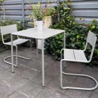 Ensemble table et chaises carrées d'extérieur style nordique pour cour, balcon, terrasse, salon de thé, café, mobilier de loisirs commercial