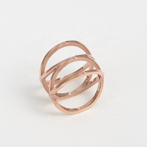 Anello da donna in <span class=keywords><strong>acciaio</strong></span> inossidabile <span class=keywords><strong>chirurgico</strong></span> 316l su misura in oro 18 carati con doppio anello a croce - Product Image 4