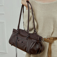 Bolso Horizontal ABG de Cuero Genuino con Cierre de Cremallera, Estilo Urbano con Tachuelas y Punta Abierta, para Negocios, Desplazamientos, Estilo Punk y Motero