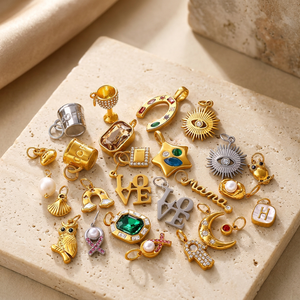 Colgantes de Acero Inoxidable con Baño de Oro PVD de 18K y Circonitas para Niños, Joyería Infantil con Símbolos Preciosos |   Duradero e Impermeable - Product Image 1