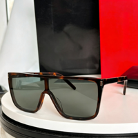 Lunettes de soleil unisexes Sunray rétro carrées à monture intégrale, verres gris dégradés, pont doré en PC, rivets papillon, protection UV %