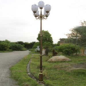 Lampadaire de jardin extérieur en laiton à LED avec abat-jour en verre, lumière blanc chaud 2700K, AC 220V, IP66, détecteur de mouvement, fixation non amovible, garantie 10 ans - Product Image 4