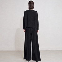 Ensemble deux pièces plissé de style chinois pour femmes, haut à manches longues avec appliques florales et pantalon large, tenue coordonnée élégante et zen