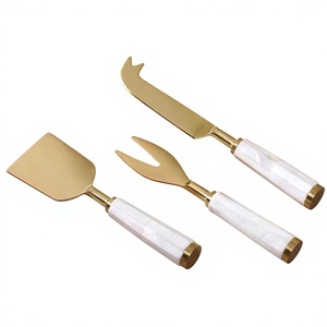 Ensemble de couteaux à fromage dorés 3 pièces en acier inoxydable, coupe-fromages et spatules pour planches à servir, fêtes, cadeaux et kit de repas à domicile - Product Image 4
