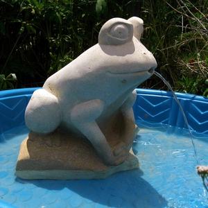 <span class=keywords><strong>Fuente</strong></span> de agua de piedra arenisca para decoración de patio, escultura de <span class=keywords><strong>rana</strong></span> animal para exteriores, venta al por mayor - Product Image 1