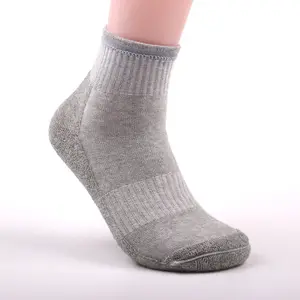 OEM özel çeyrek spor çorapları özel yapılmış kalın Terry pamuk çorap ter emici çorap