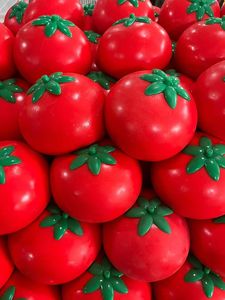 Nouveau jouet à presser réaliste en forme de tomate, créatif, anti-stress, à rebond lent, jouet souple géant en forme de fruit pour cadeau de fête - Product Image 3