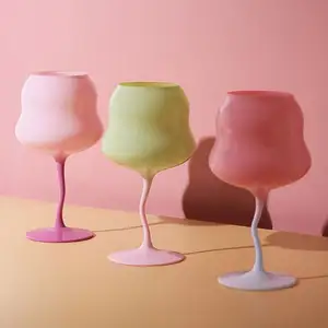 Kaltes Getränk Unregelmäßiger Wein Sekt Glas Tasse hand gefertigte kristall farbene grüne rosa Weingläser Neues Design Rotwein glas
