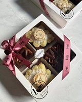 Boîte en carton jetable haut de gamme avec fenêtre transparente pour macarons et sandwichs, emballage avec pelliculage mat et logo personnalisé